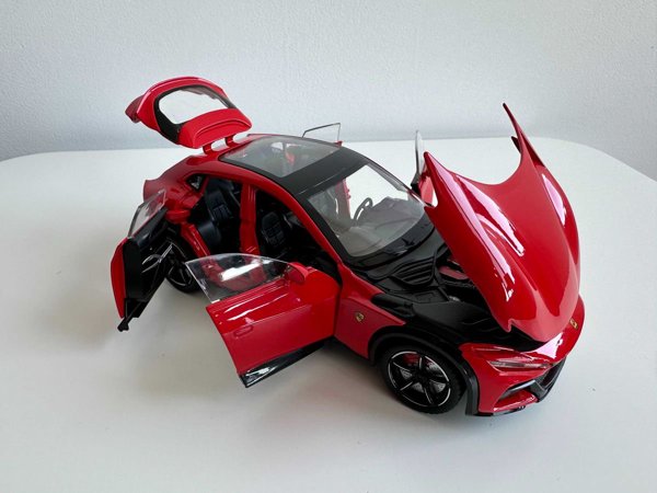 Ferrari Purosangue 1:24