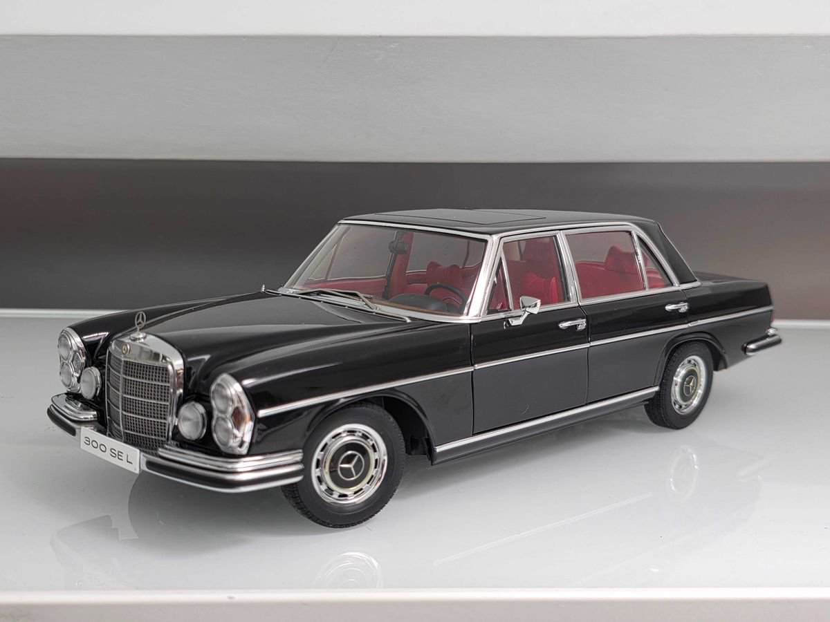Colectie 1/18 AUTOart Mercedes 300 SEL