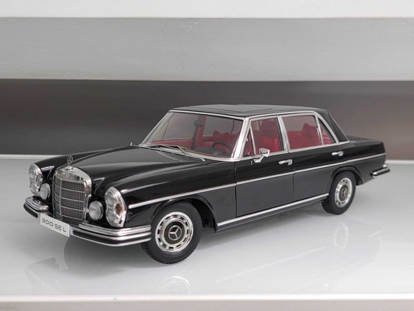 Colectie 1/18 AUTOart Mercedes 300 SEL