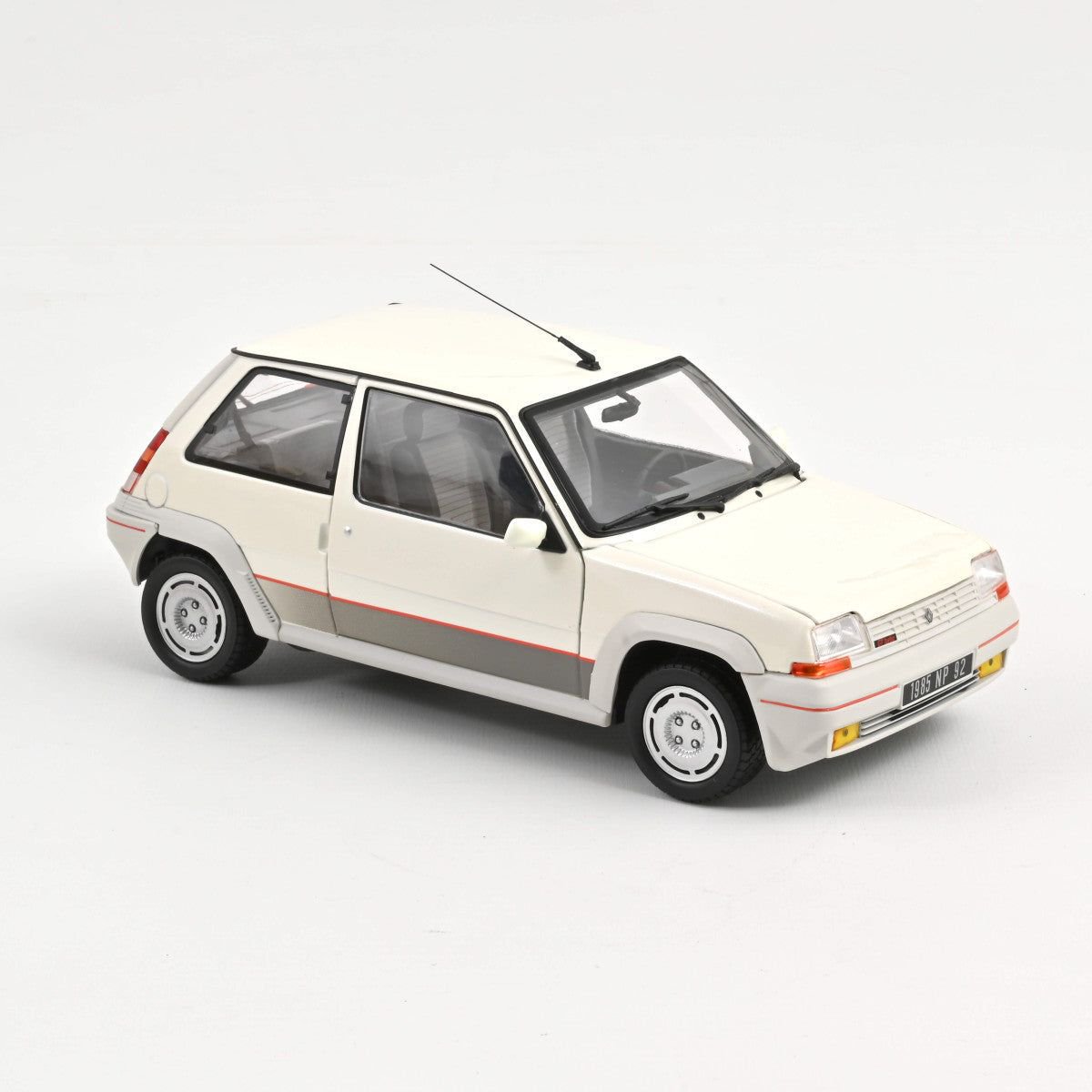 Renault 5 GT Turbo phase 1 Pearl White 1985 1:18 Norev