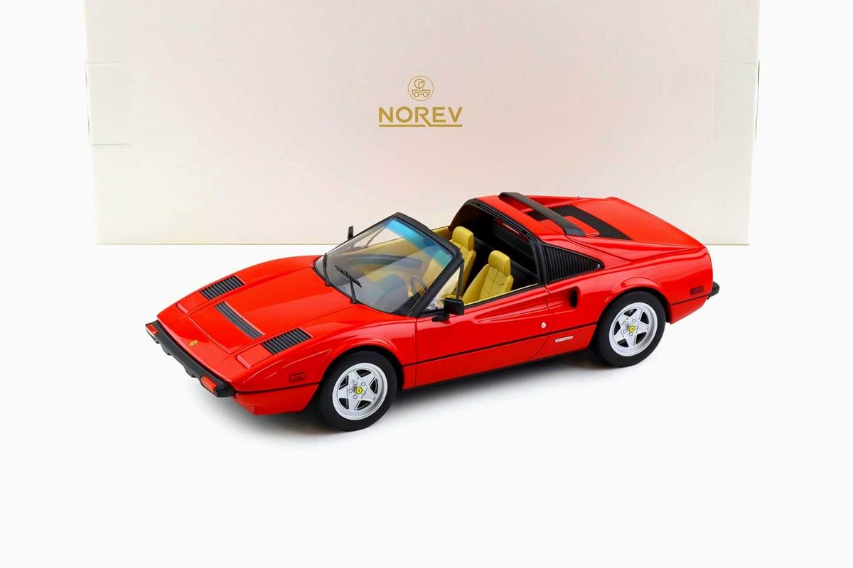 Macheta Ferrari 308 GTS 1:18 Norev - Super Pret