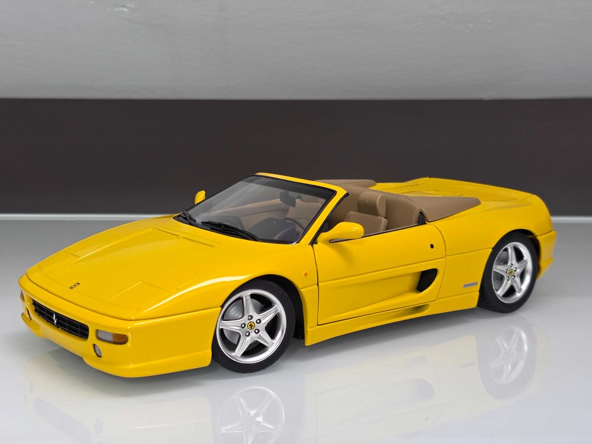Colectie 1/18 UT Models Ferrari F355 Spider