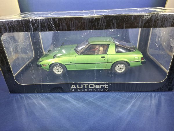 Mazda Savanna RX-7 1:18 AUTOart Millennium
