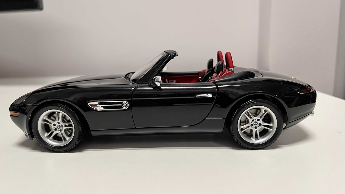 BMW Z8 1:18 AUTOart