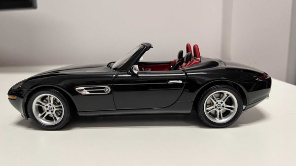 BMW Z8 1:18 AUTOart