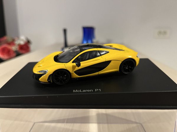 McLaren P1 1:43 AUTOart