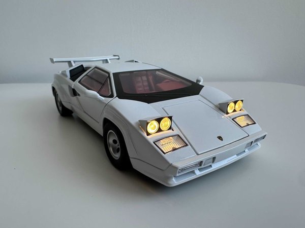 Lamborghini Countach 1:24