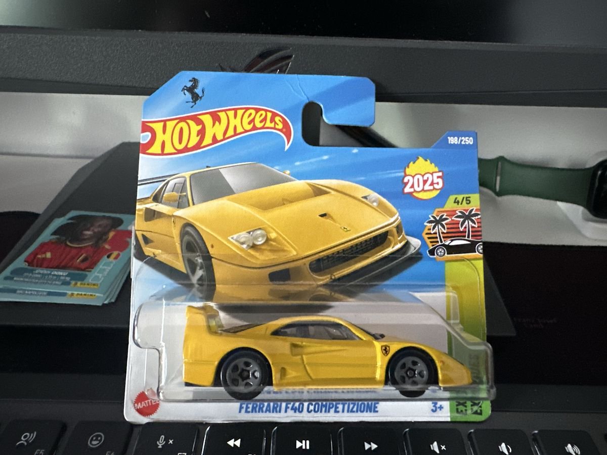 Ferrari F40 Competizione Galben Hot Wheels