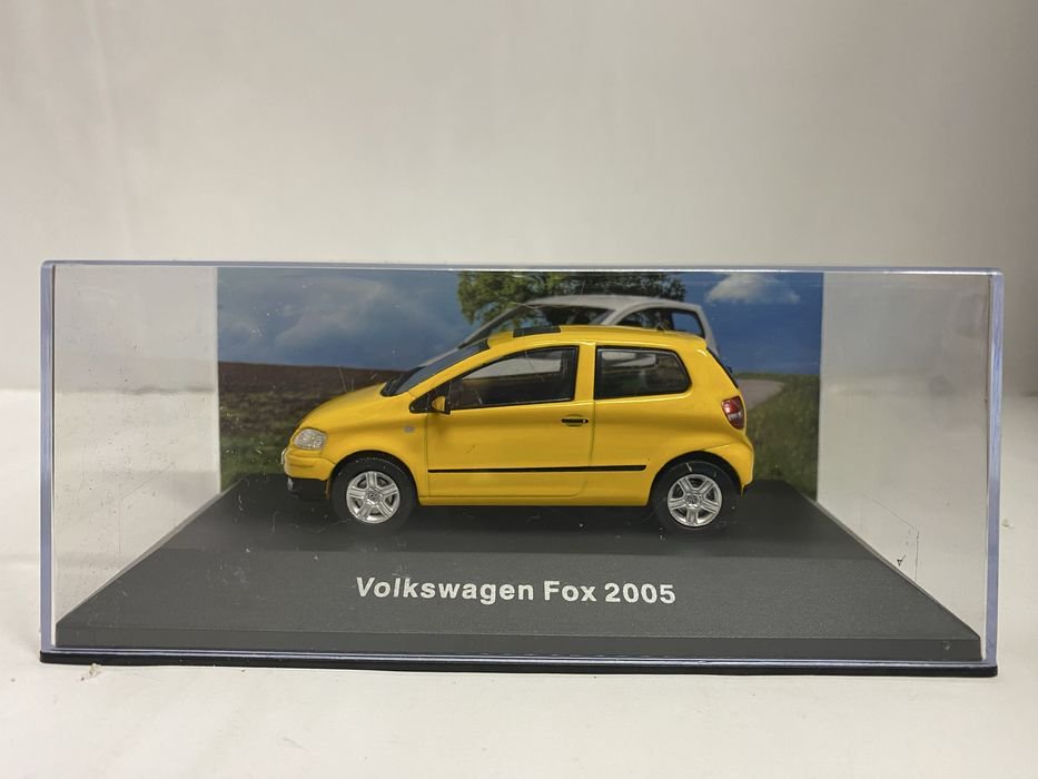 VOLKSWAGEN FOX an 2005 machetă auto scara 1:43 (9 cm) IXO/ALTAYA