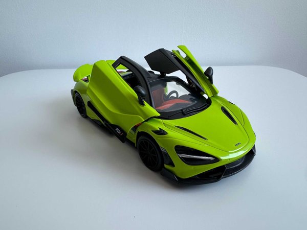 McLaren 765 LT 1:24