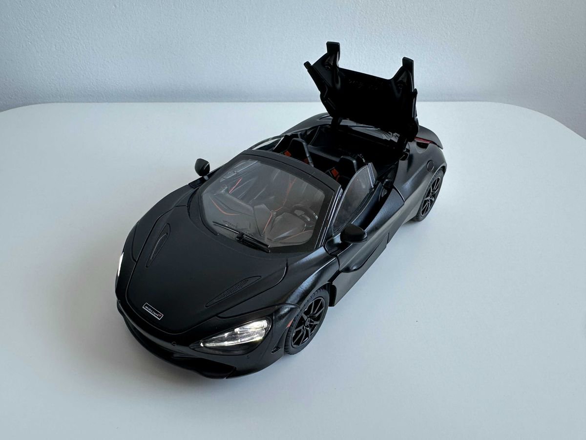 McLaren 720S 1:24