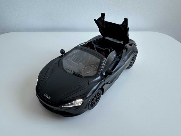 McLaren 720S 1:24