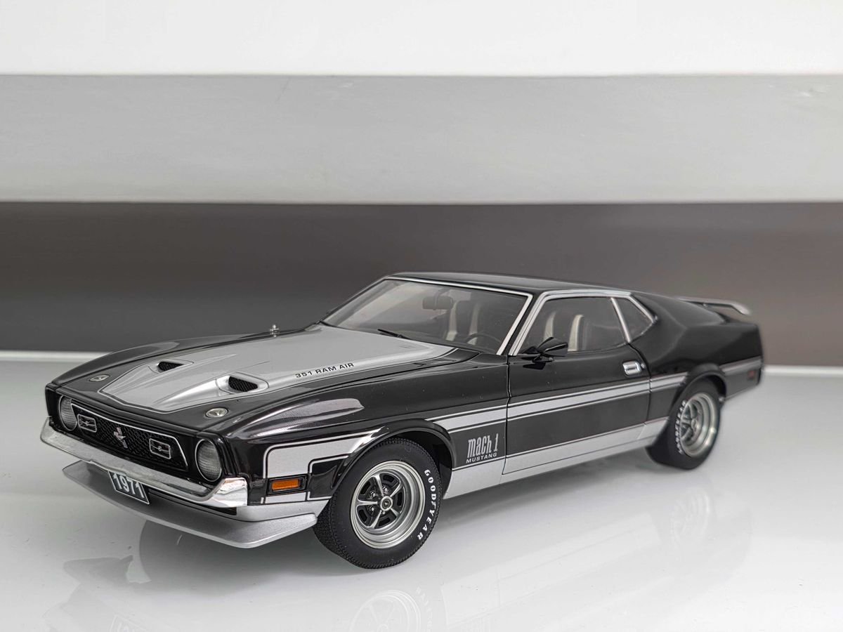 Colectie 1/18 AUTOart Ford Mustang Fastback Mach I 1971