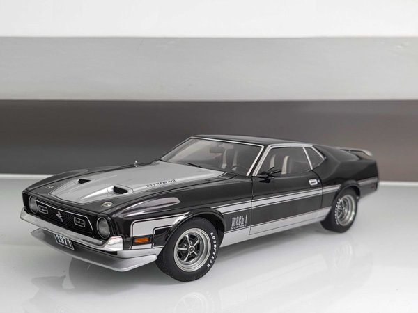Colectie 1/18 AUTOart Ford Mustang Fastback Mach I 1971