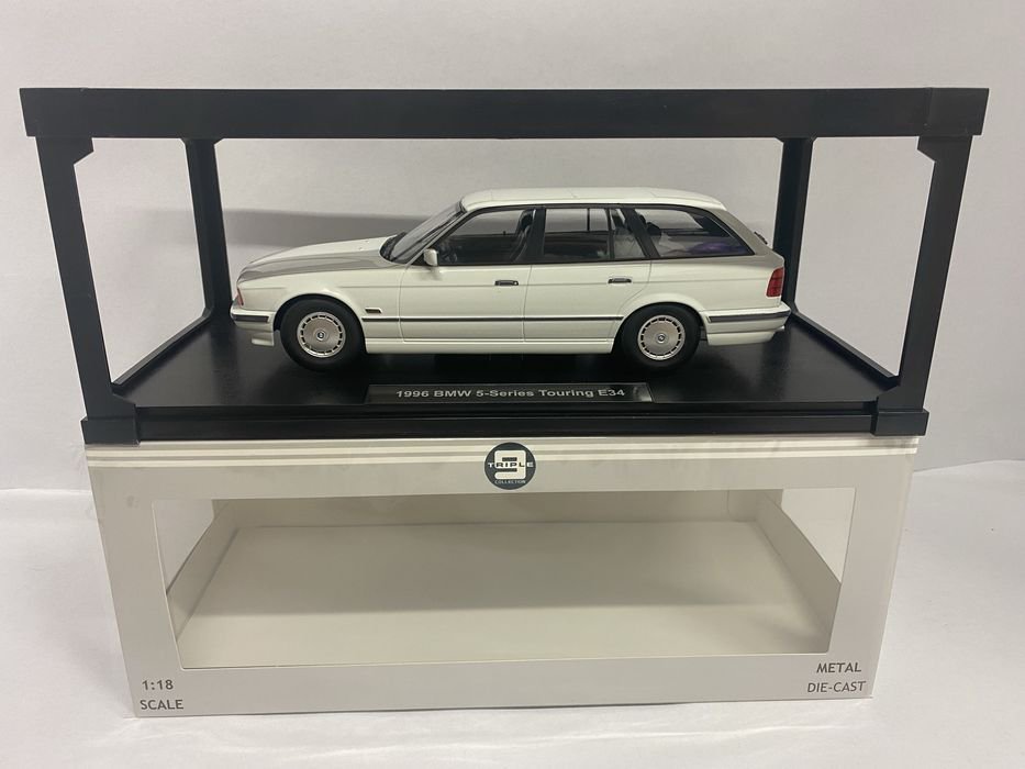 TRIPLE9 BMW 5-Series Touring E34 machetă auto scara 1:18 26 cm