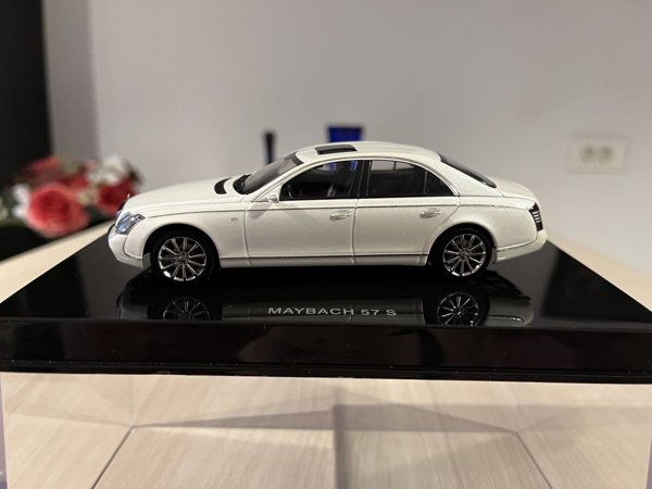 Maybach 57S 1:43 AUTOart