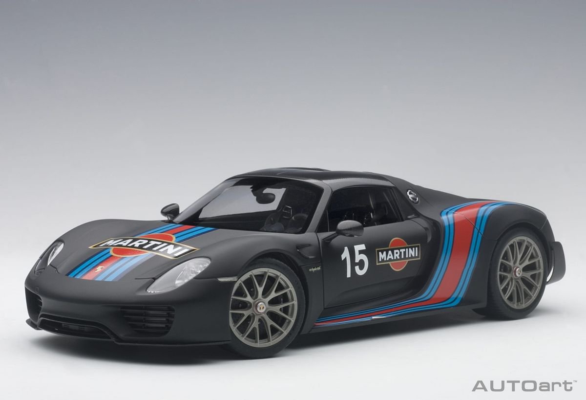 Porsche 918 Spyder Weissach Package (2013) 1:18 AutoArt
