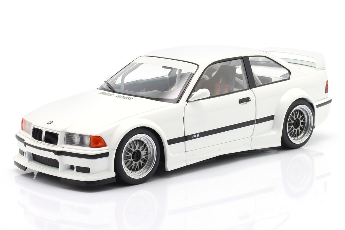 BMW M3 (E36) GTR Plain Body Version 1993 1:18 WERK83