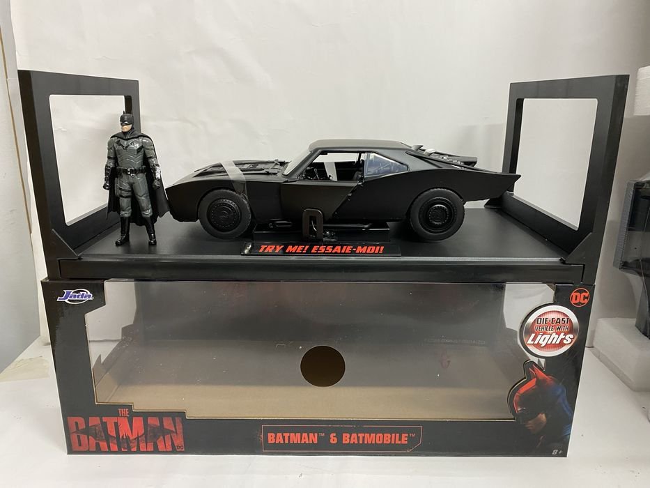 JADA TOYS BATMAN și BATMOBILE machetă auto scara 1:18 ( 30 cm)
