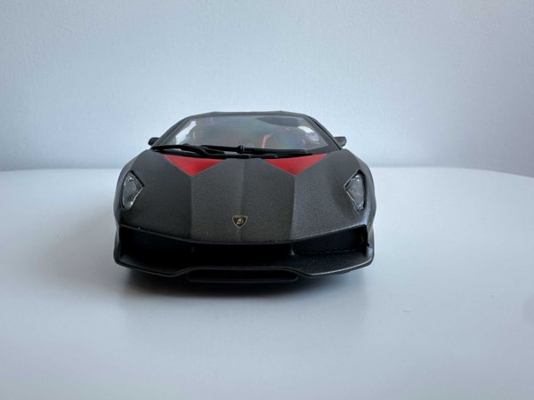 Lamborghini Sesto Elemento 1:24 Bburago