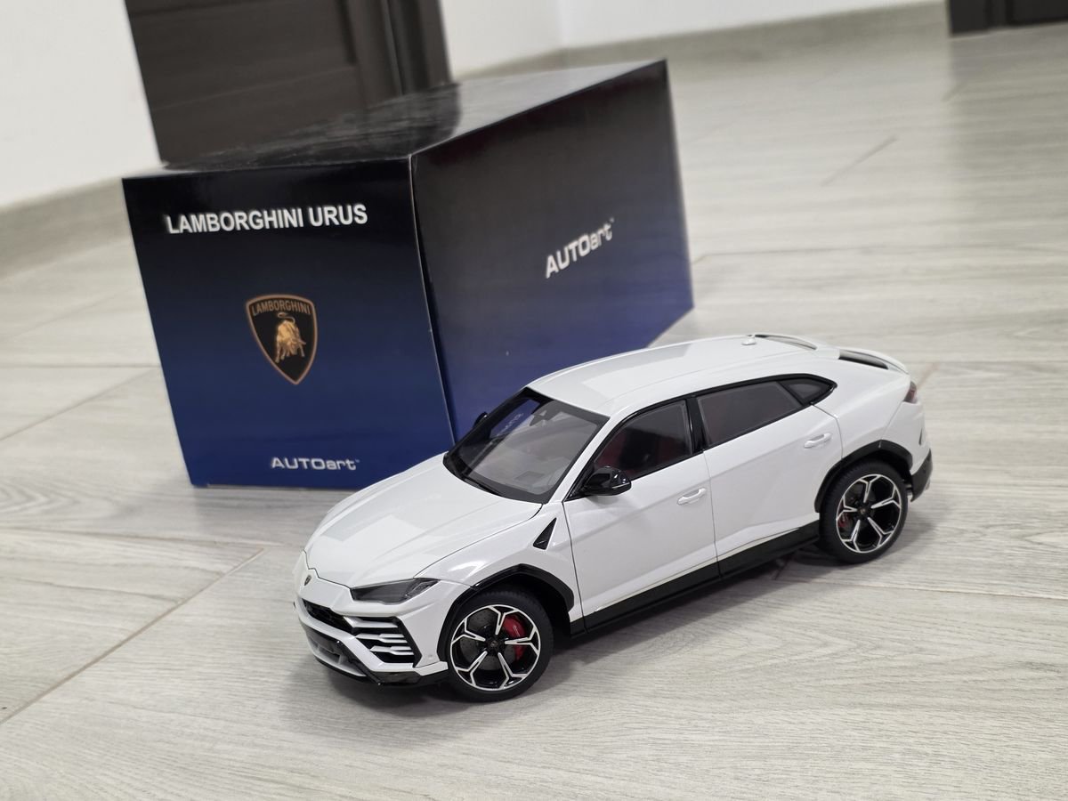 1 18 Lamborghini Urus , Autoart