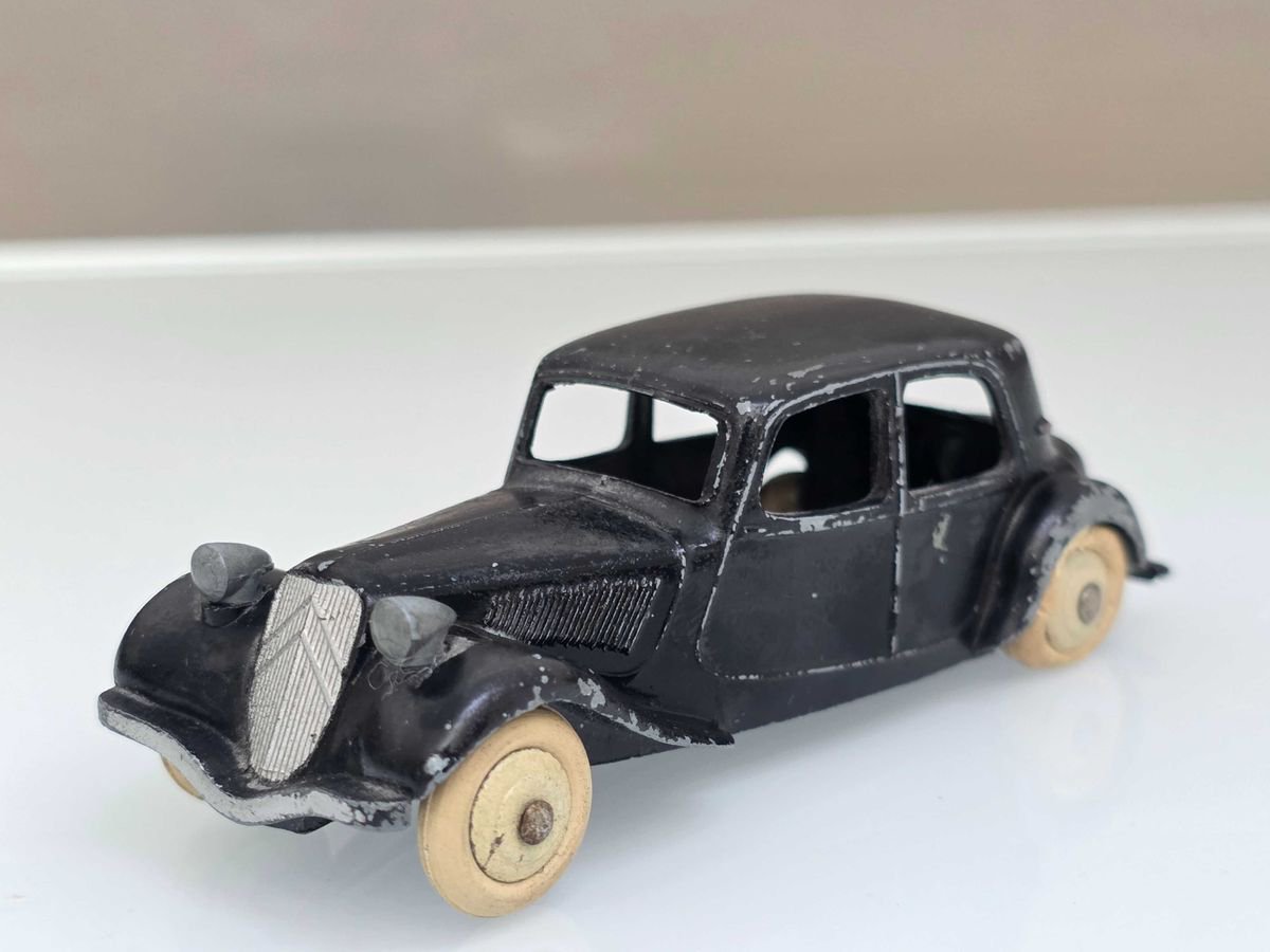 Colectie 1/43 Dinky Toys Citroen 11 BL 24N