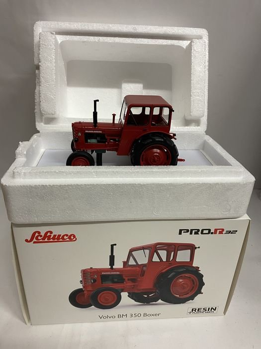 SCHUCO tractor VOLVO BM 350 Boxer machetă auto scara 1:32 ( 12 cm)