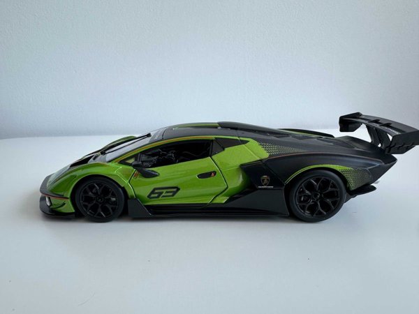 Lamborghini Essenza SCV12 1:24 Bburago