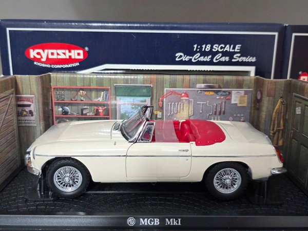1/18 Kyosho MGB MK1